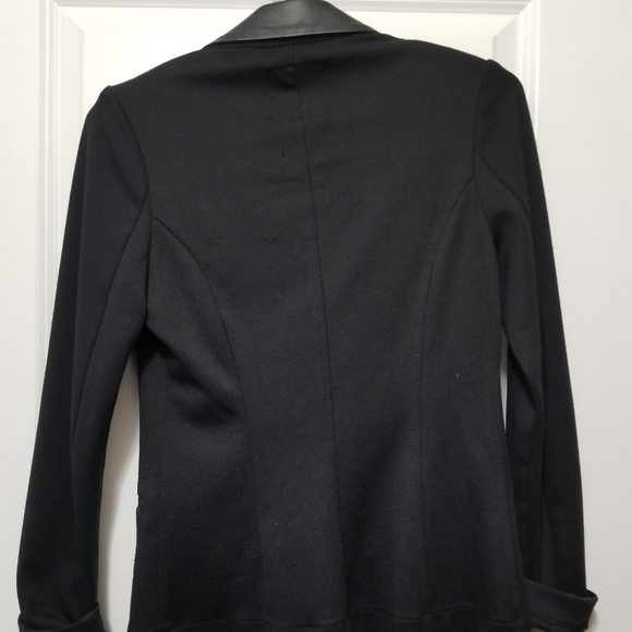 Black blazer with faux leather neck - Picture 3 of 3